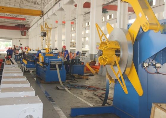 comprare 30 m/min Macchina per la trasformazione dei canali Macchina automatica per la trasformazione dei canali a rotoli online manufacture
